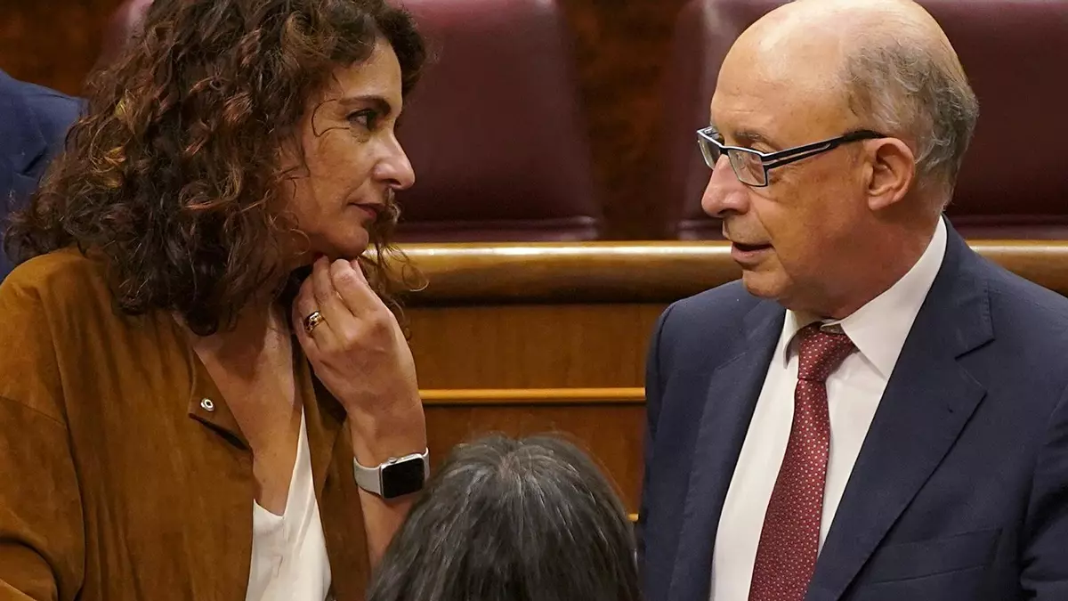 Sánchez tumbará las rebajas fiscales que manipuló Montoro y que siguen aún vigentes