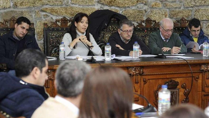 La edil Ana Luisa González explicó los cambios en la convocatoria de ayudas. // Bernabé/Javier Lalín
