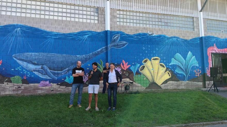 Gozón lleva el arte al patio del CP La Vallina con un mural de casi 14.000 euros