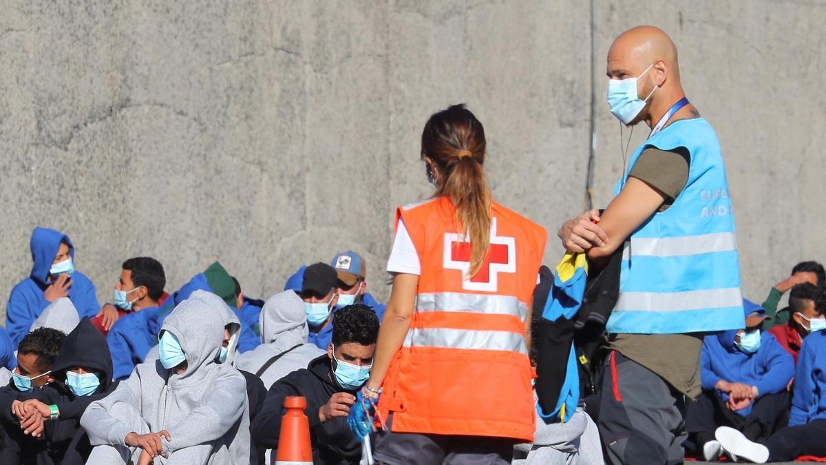 Inmigrantes llegados en una patera a Canarias.