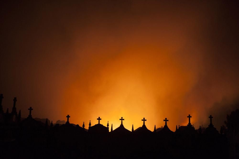 Oimbra sufre un incendio forestal // B.Lorenzo