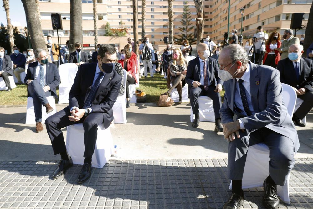 Inauguración de la escultura de homenaje a los sanitarios en Málaga