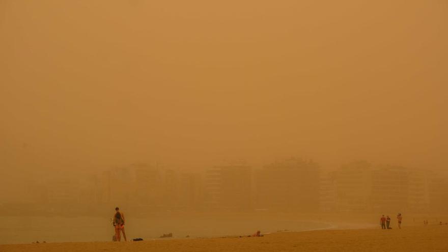 Prohibido el baño en todas las playas de la capital