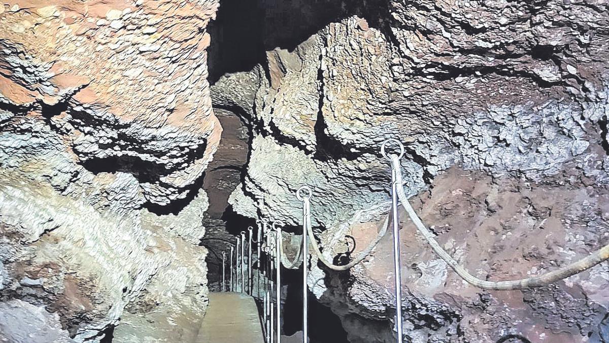 Una imagen del interior de la cueva de Mura.