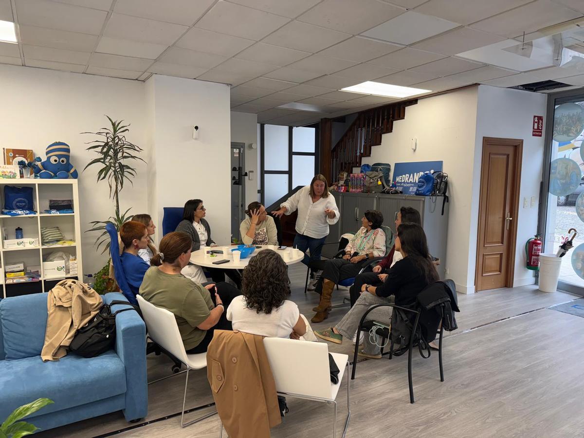 Miembros de Anedia Vigo, en una charla.