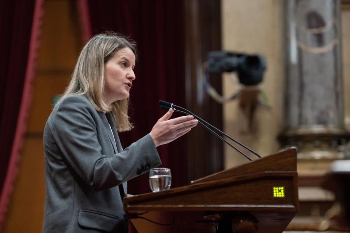 La consellera de Drets Socials, Mònica Martínez Bravo, durante el pleno del Parlament. La consellera de Drets Socials, Mònica Martínez Bravo, durante el pleno del Parlament.