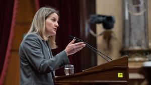 La consellera de Drets Socials, Mònica Martínez Bravo, durante el pleno del Parlament.