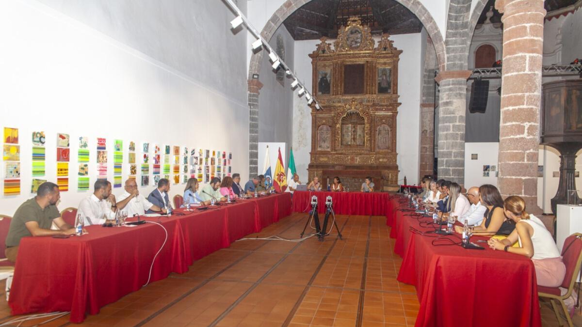Pleno del Ayuntamiento de Teguise en el Convento de Santo Domingo.