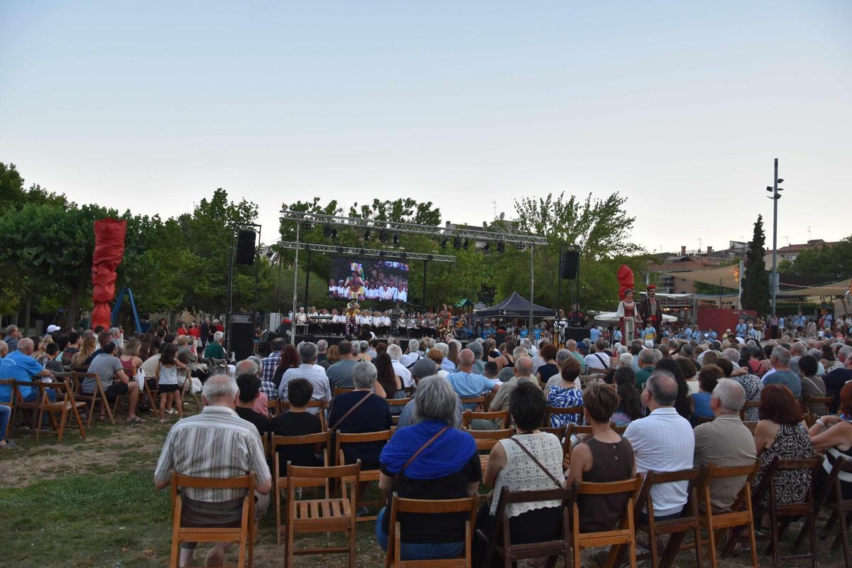 Molt públic assistent a un dels actes de la festa major