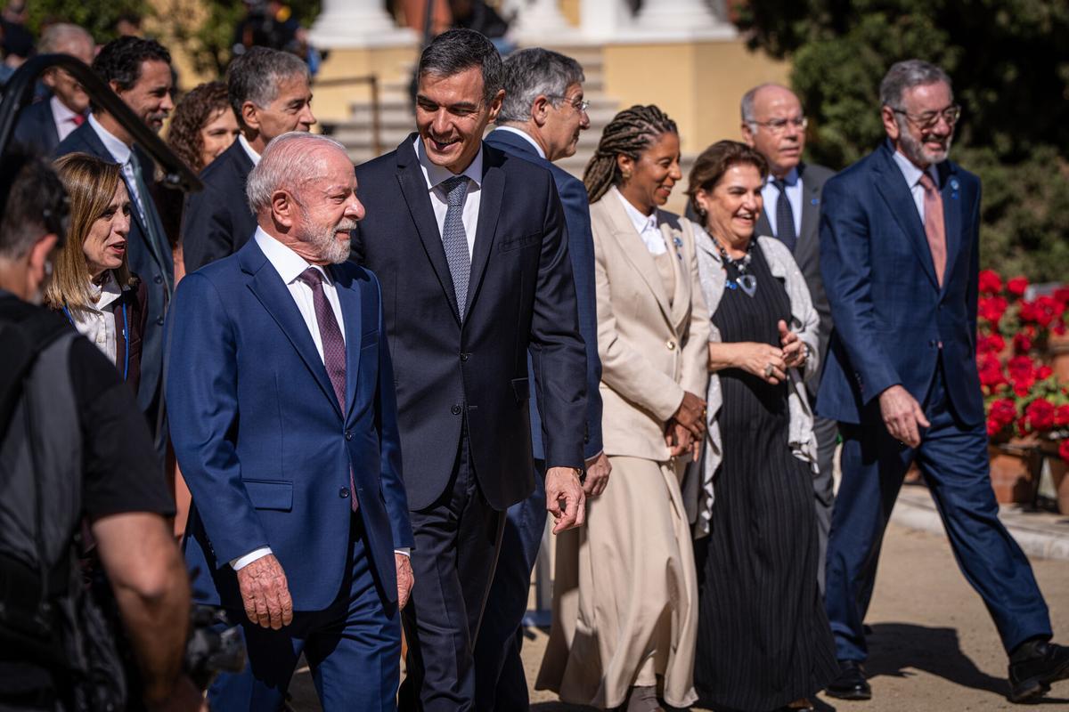 El presidente del Gobierno, Pedro Sánchez, y el presidente de Brasil, Luiz Inácio Lula da Silva, este viernes en el Palau de Pedralbes