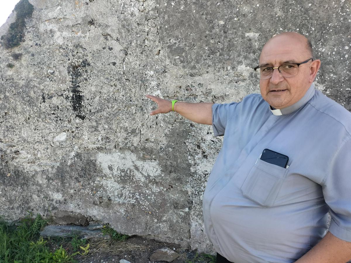 Tapia muestra una exposición histórica: los manucristos de la creación de la Cofradía del Carmen, hace 400 años