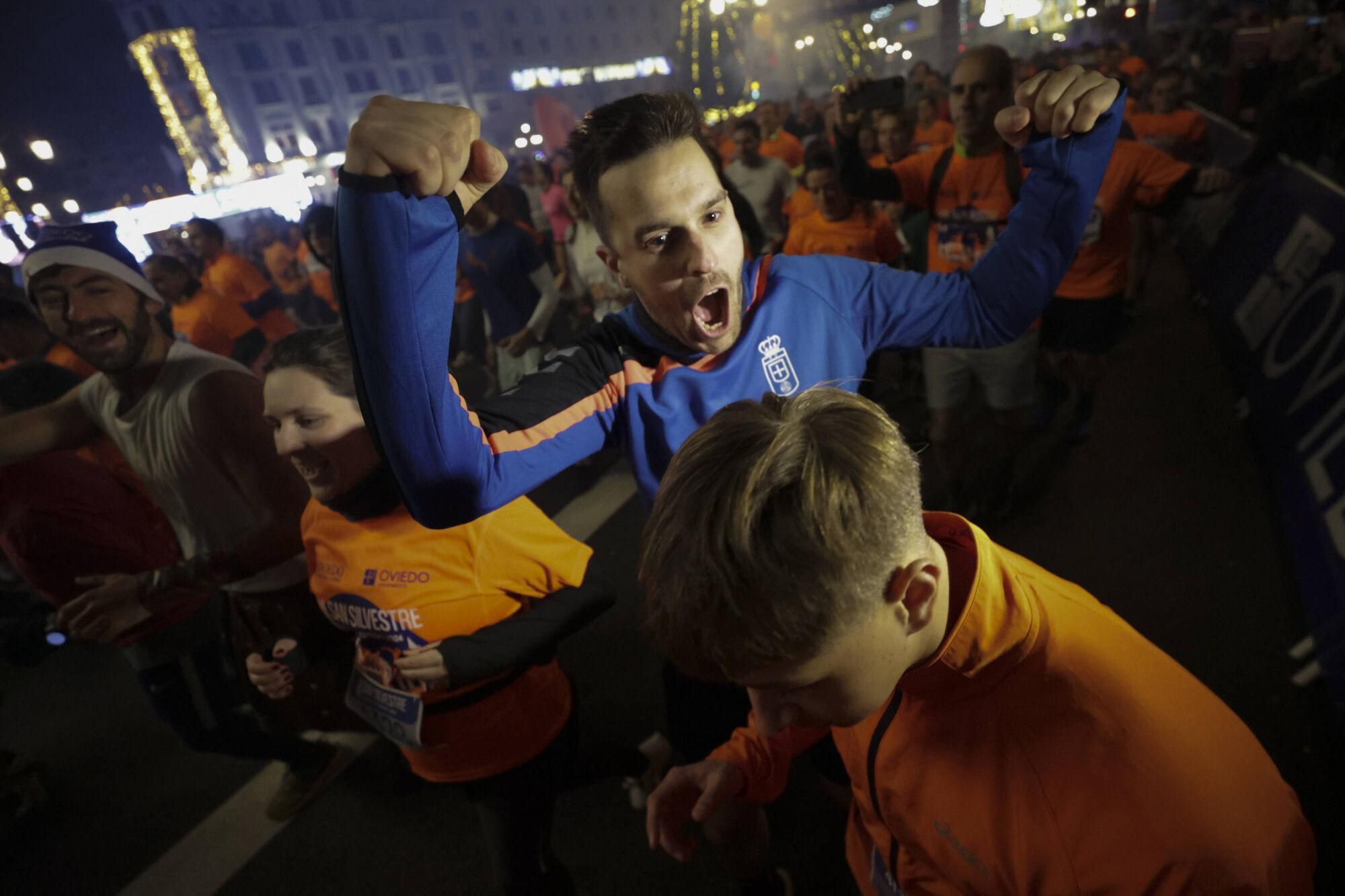EN IMÁGENES: Alejandro Onís y Mariam Benkert saltan del segundo al primer puesto en la San Silvestre de Oviedo