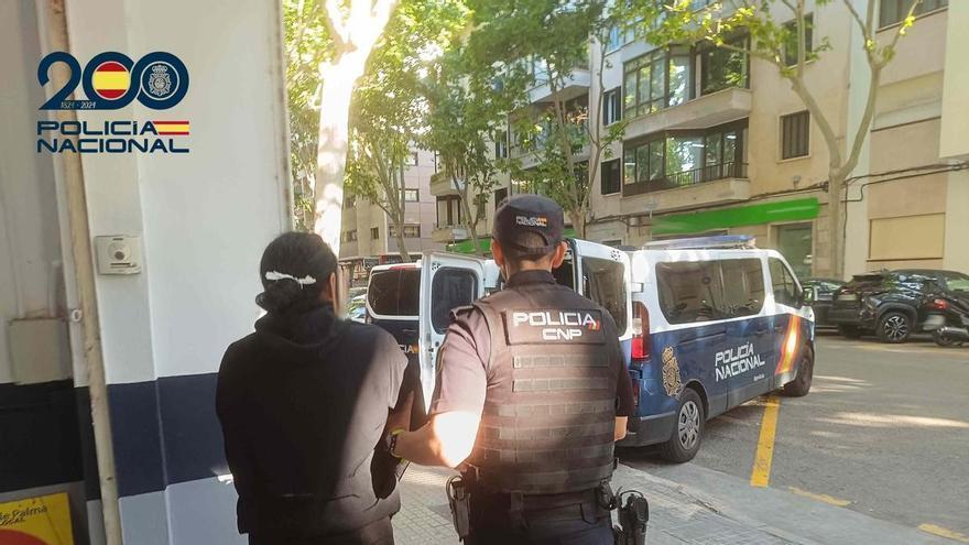 ma una mujer acusada de asesinar a un hombre en Francia en 2024
