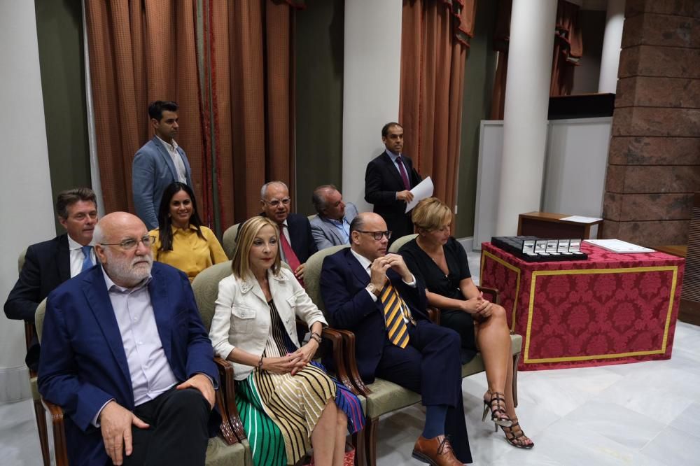 Homenaje en el Parlamento canario por el incendio