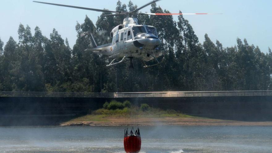 La Xunta refuerza las bases de helicópteros con 50 brigadistas para luchar contra el fuego