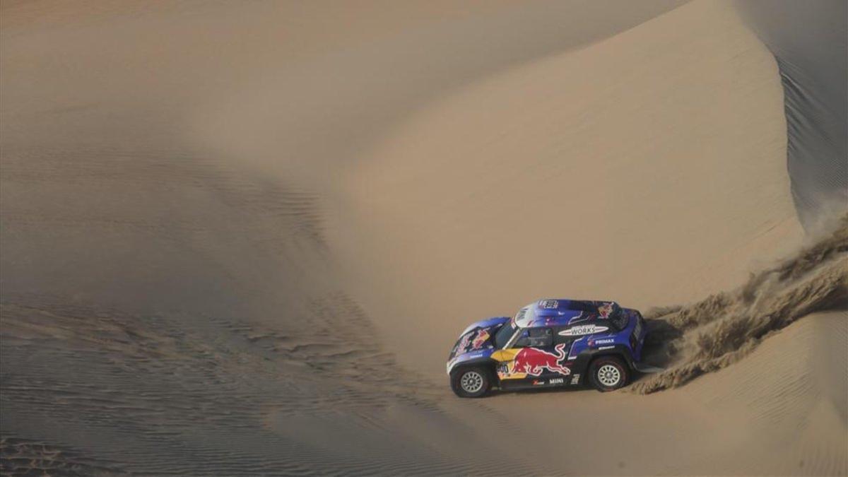 Sainz pilotando su Mini durante la etapa de ayer