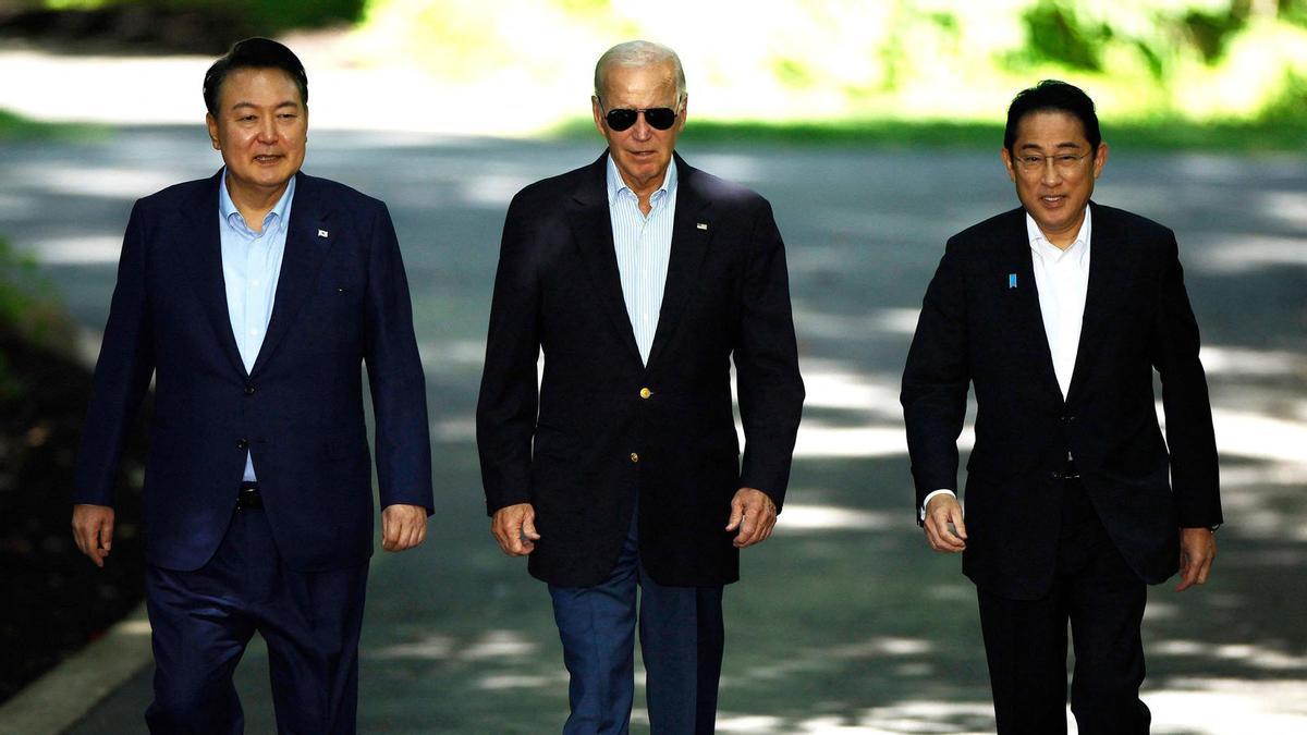 El presidente de EEUU, Joe Biden, se reúne con el primer ministro de Japón, Fumio Kishida, y el presidente de Corea del Sur, Yoon Suk Yeol