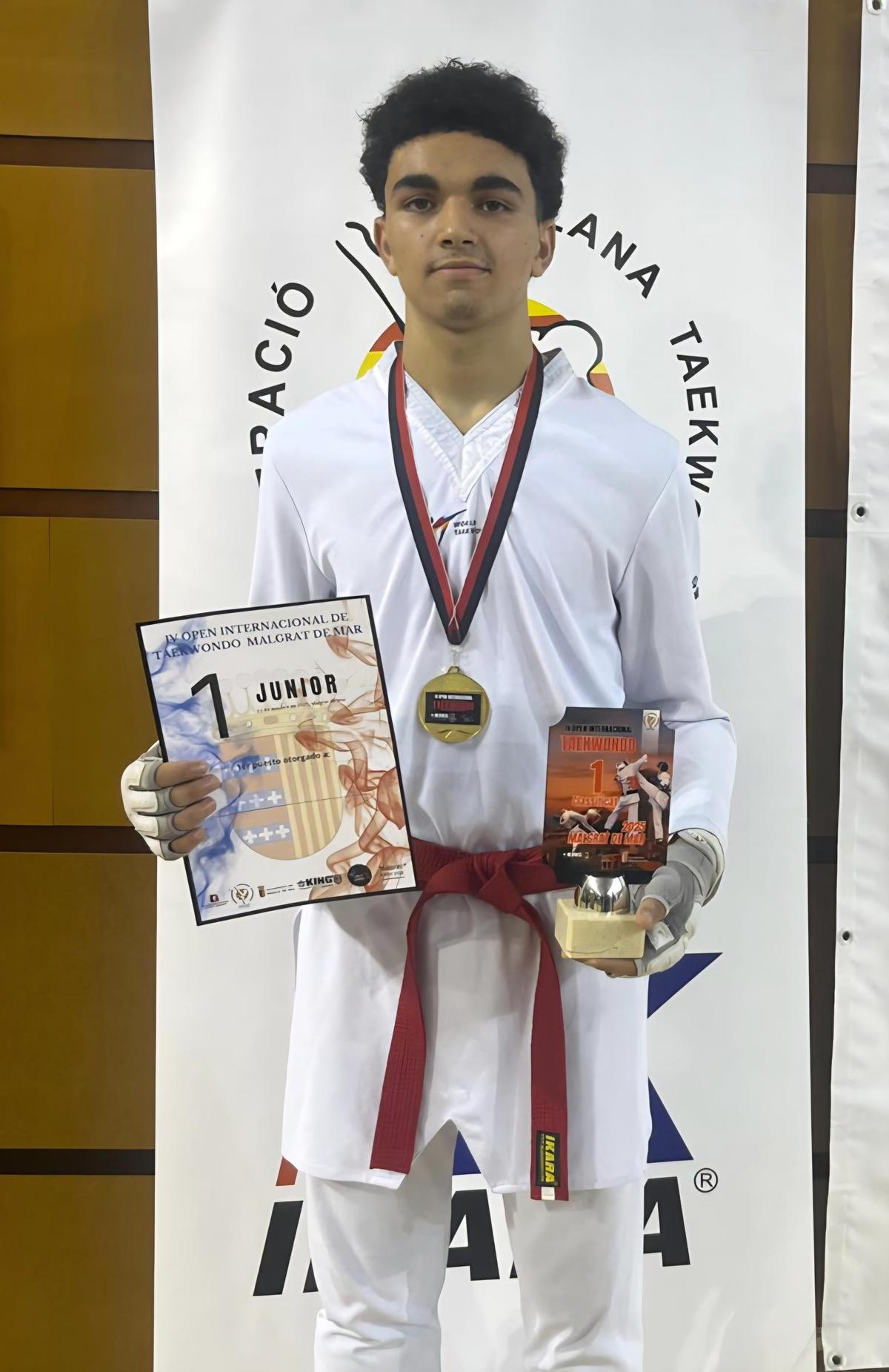 El júnior Zakaria El Jamouli, del Jan-su, amb l'or