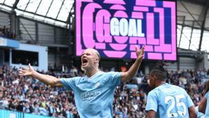 Erling Haaland celebra el segundo gol ante el Forest