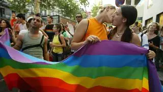 Lesbianas y bisexuales: las chicas de la generación Z hacen saltar por los aires la heterosexualidad