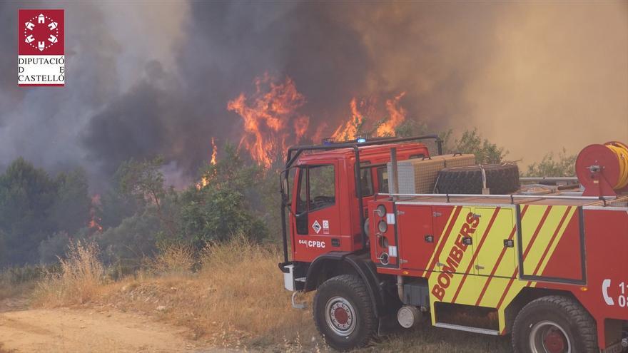 Un incendio forestal en Caudiel provoca el corte del tren Valencia-Zaragoza