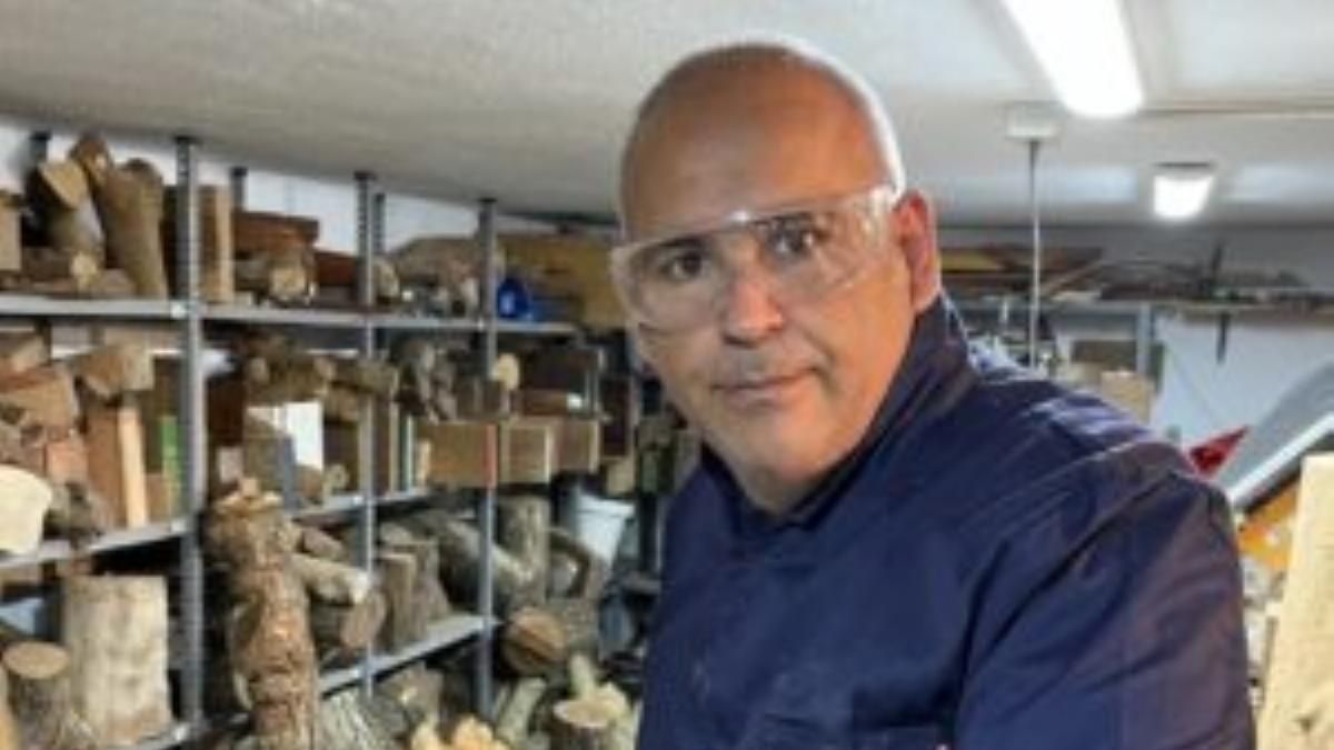 Aurelio Manuel Alonso Pescoso is a Code artisan turner with strong family roots. Aurelio Manuel Alonso Pescoso is a Code artisan turner with strong family roots.