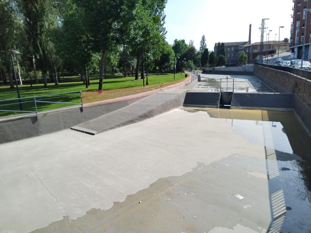 Tramo del canal de La Isla que no se limpió correctamente en 2025, según un informe técnico.