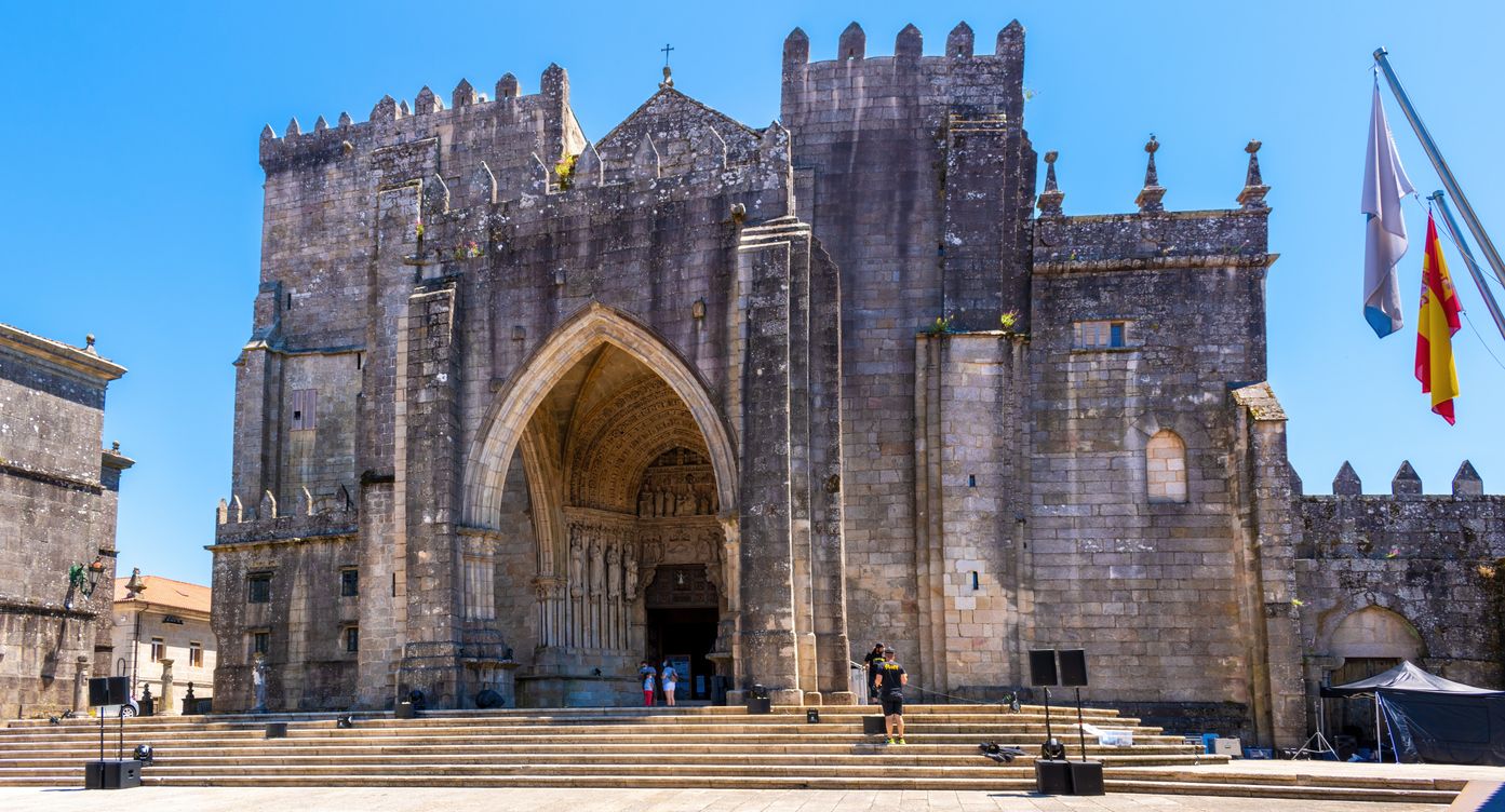Fachada de la Catedral de Tui, en Galicia.