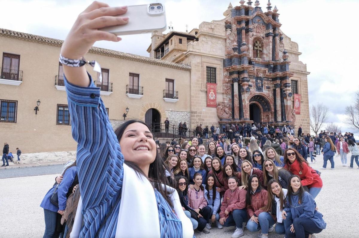 En la explanada de la Basílica
