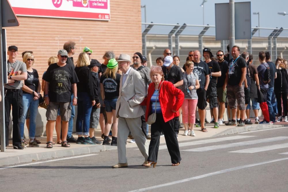 Algunos de los cruceristas que han llegado hoy al puerto de València.