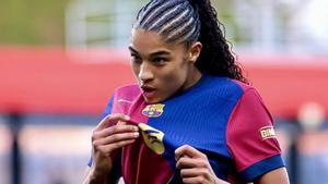 Sydney Schertenleib celebrando un gol con el Barça