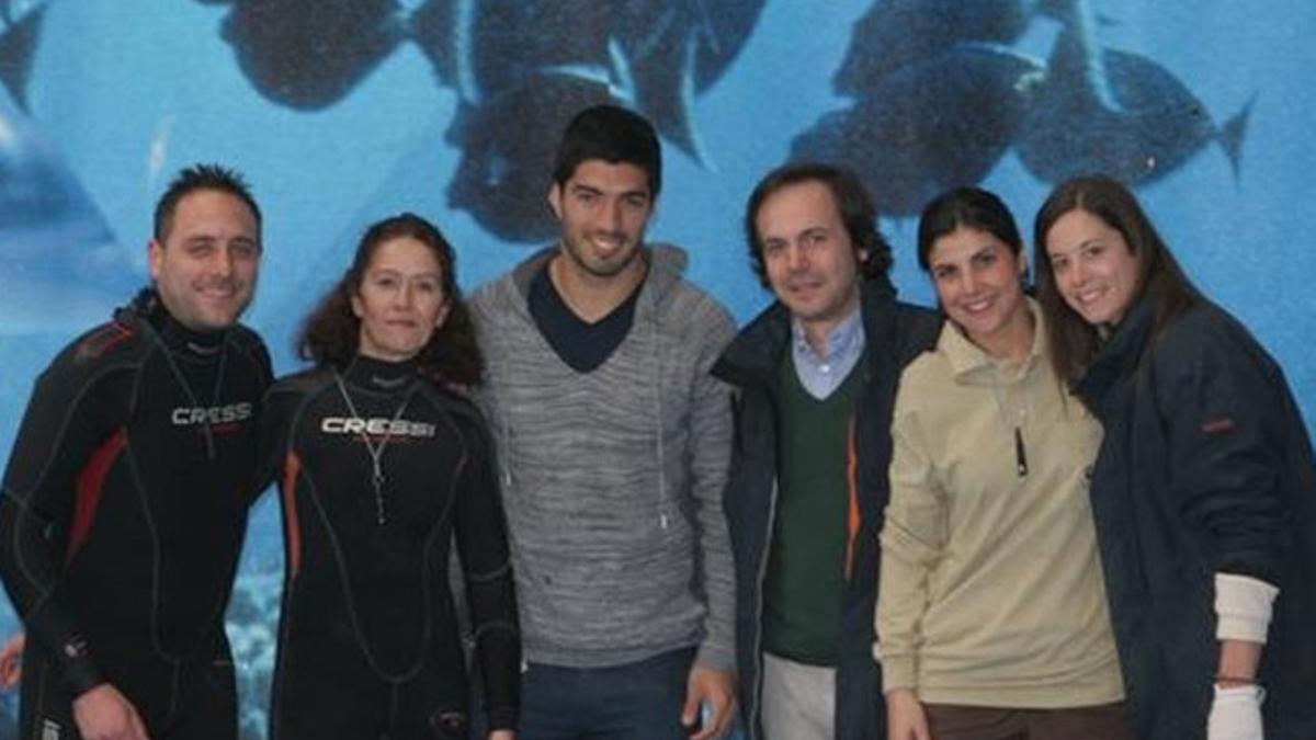 Luis Suárez visitó las instalaciones del Zoo de Barcelona