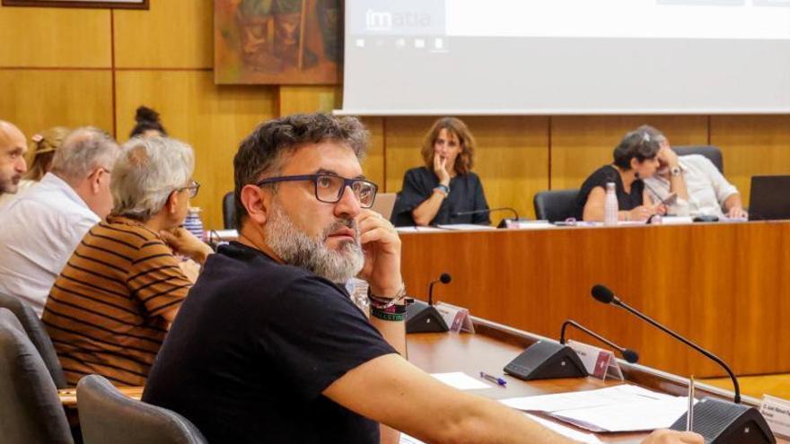 Fajardo carga contra Urbaser y Ravella por el estado de los contenedores