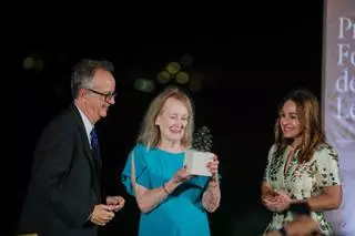 La escritora Annie Ernaux recibe el premio Formentor por su literatura subversiva