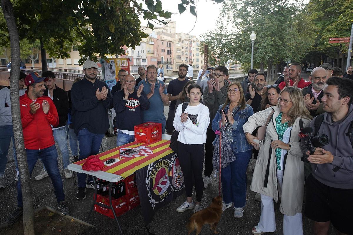 Stuani i Míchel destapen el mural que l'artista Miguel Martínez ha pintat a Girona Stuani i Míchel destapen el mural que l'artista Miguel Martínez ha pintat a Girona