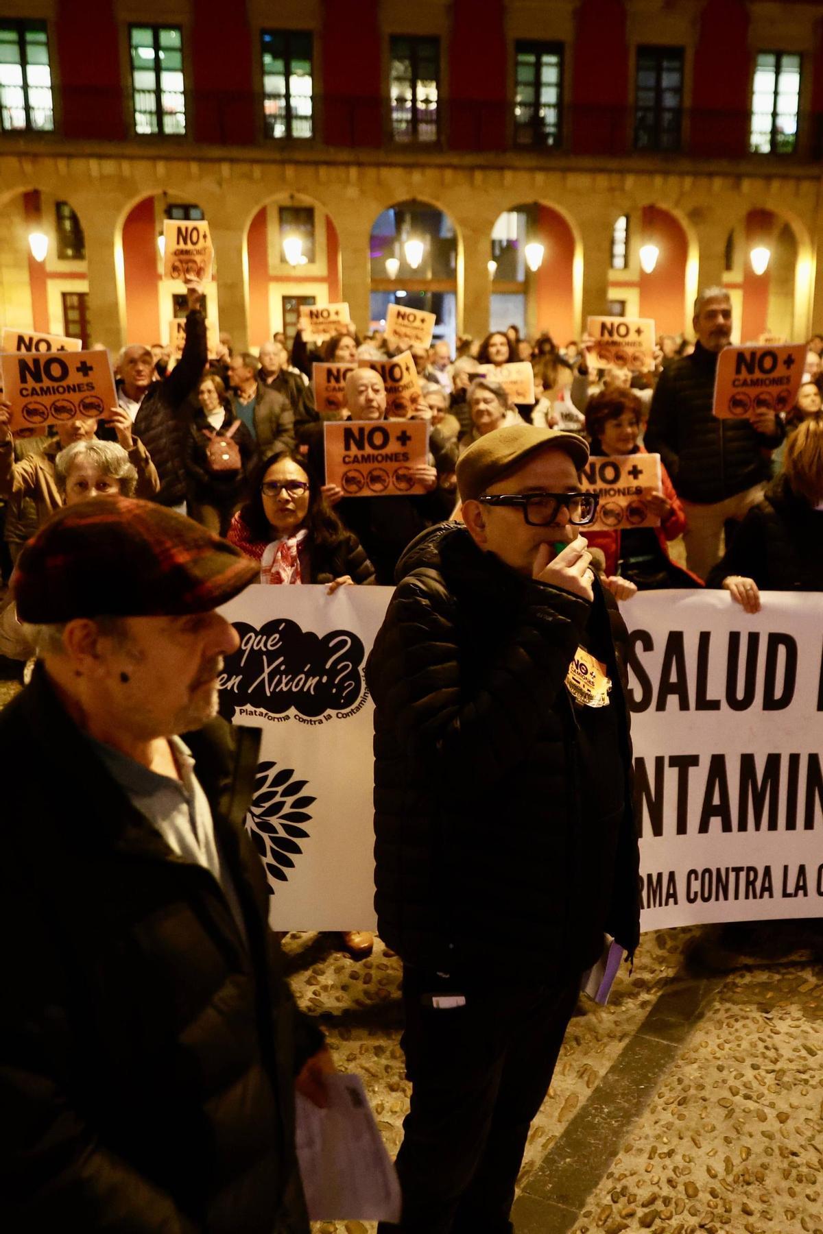La movilización vecinal por los camiones en Gijón, en imágenes