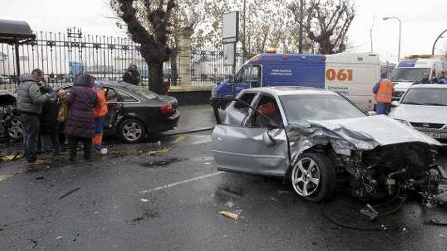 Imagen de los coches que colisionaron de frente. / carlos pardellas