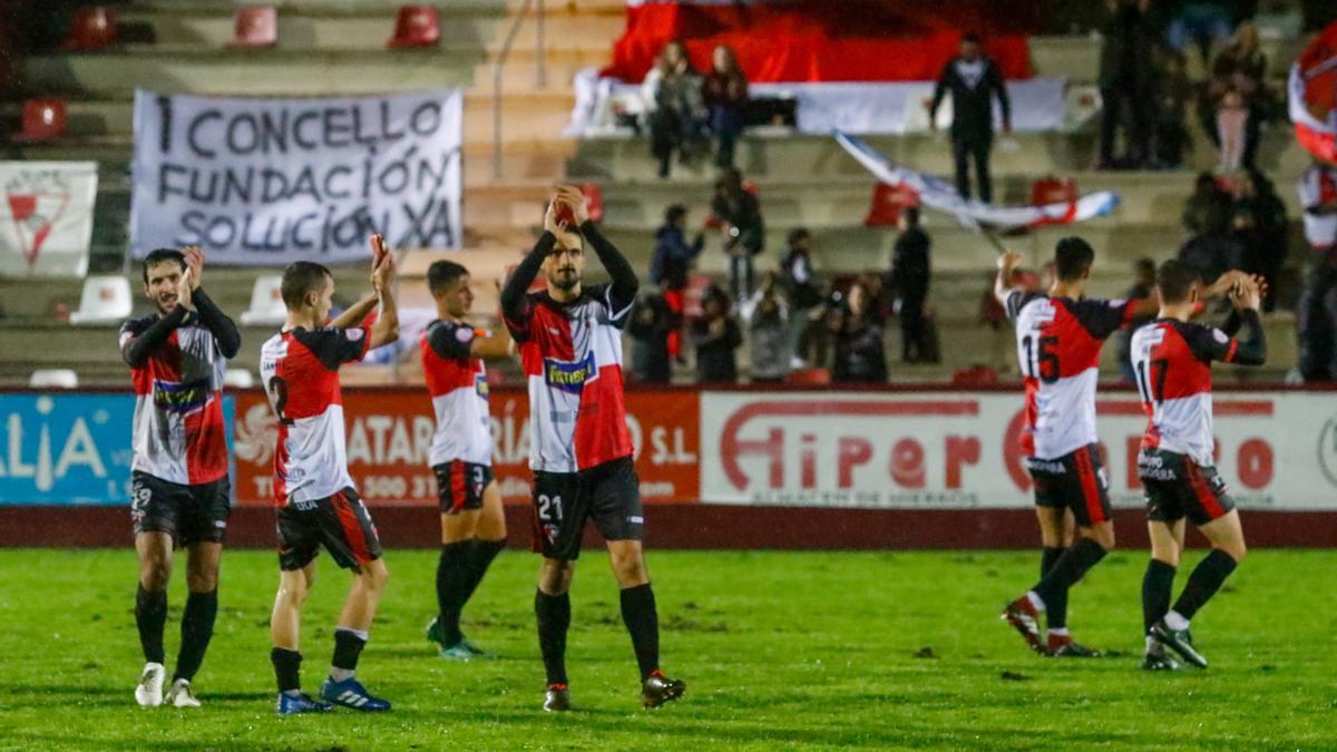 Los vilagarcianos están a cuatro puntos del liderato.