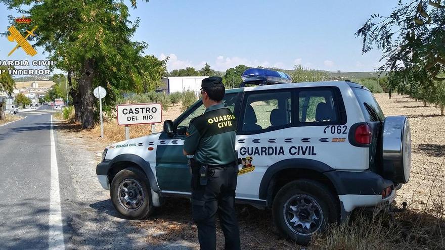 Dos detenidos en Castro del Río por pagar con billetes falsos en un local de comida rápida