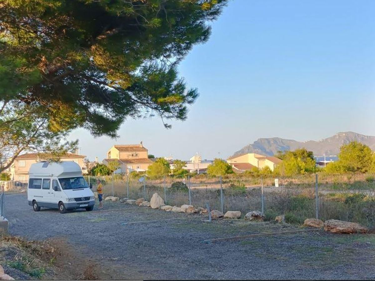 Berge und Meer am neuen Stellplatz in Son Serra de Marina