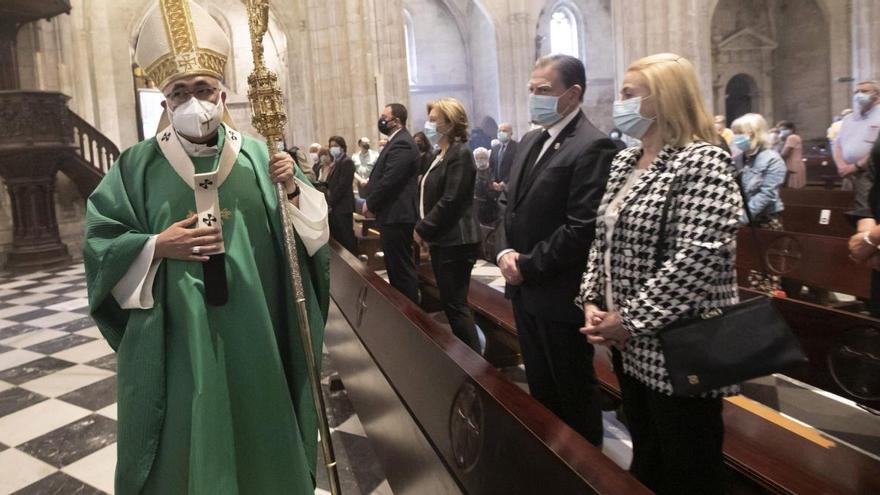 La Catedral acoge una misa en memoria de los fallecidos por la pandemia