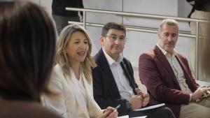La vicepresidenta segunda y ministra de Trabajo, Yolanda Díaz, junto al delegado del Gobierno en A Coruña, Pedro Blanco, durante el acto con cooperativas gallegas.