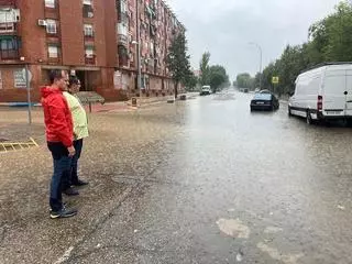 Localizan con vida y subido a un árbol a un niño desaparecido por la crecida del Alberche