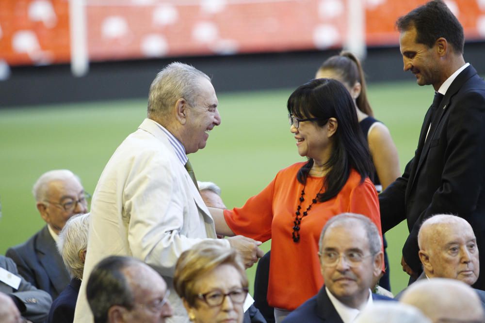 El Valencia rinde homenaje a sus socios más fieles