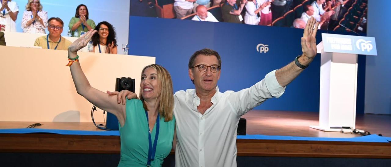 María Guardiola y el presidente nacional del PP, en Ifeba.