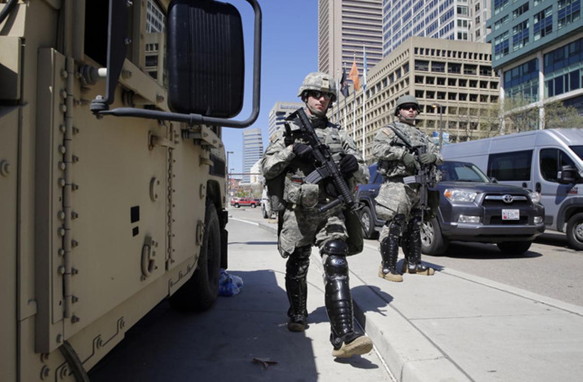 Miembros de la Guardia Nacional desplegados en las calles de Baltimore.