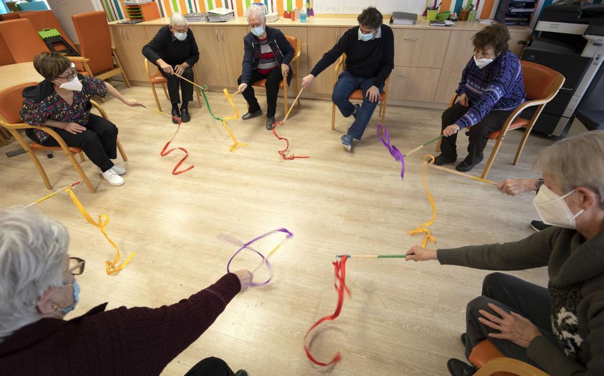 Una de las actividades desarrolladas por personas con alzhéimer u otras demencias. / FDV