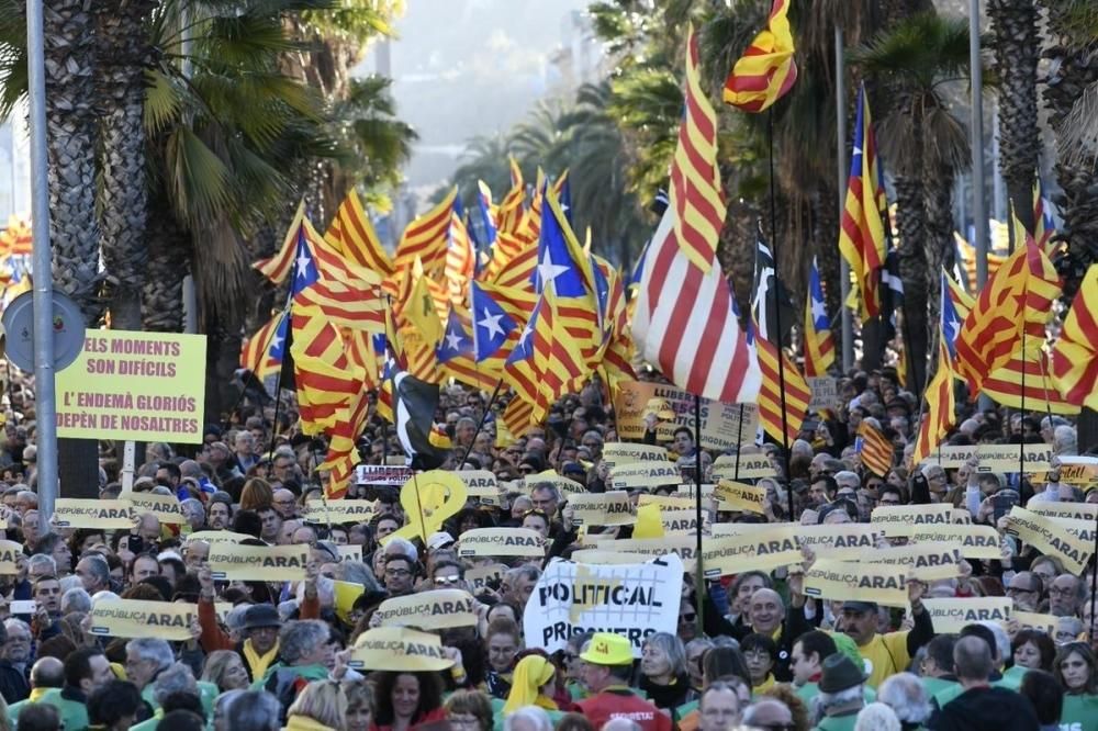 Manifestació a Barcelona en favor de la implementació de la República
