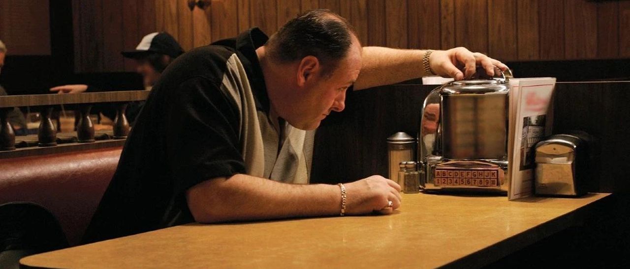 James Gandolfini (Tony) en la escena final de ’Los Soprano’. /