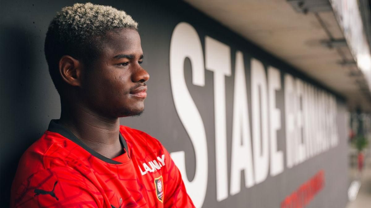 Mika Faye fue traspasado por el FC Barcelona al Stade Rennes